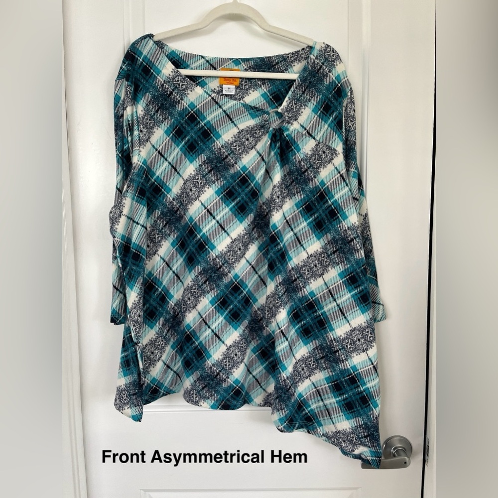 Ruby Rd. Blue and black Patterned soft brushed top asymmetrical hem cute